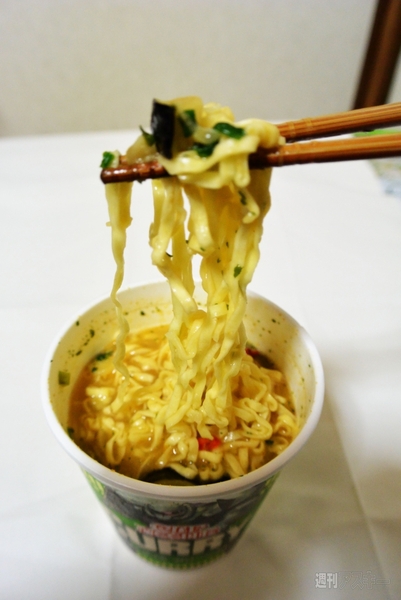 ガンプラ付きカップヌードル