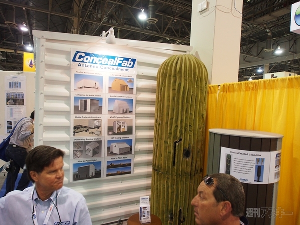 ワンタッチでフィルムも貼れる！ CTIA2013で見かけた面白グッズ