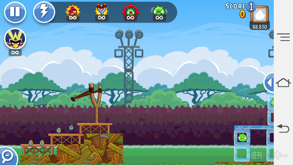 Facebookの友達とスコアーを競うスマホゲーム、Angry Birds Friends