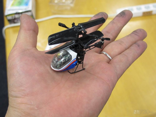 世界最小ラジコンヘリを飛ばしてみた 実飛行動画あり