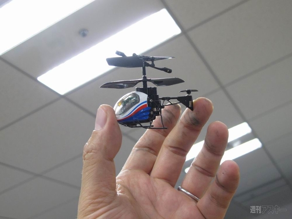 世界最小ラジコンヘリを飛ばしてみた 実飛行動画あり