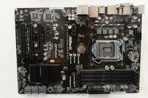 ASRockブースで日本未発表マザボを発見！
