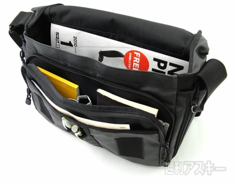 NOMADIC ターポリンフラップショルダーS TP-33