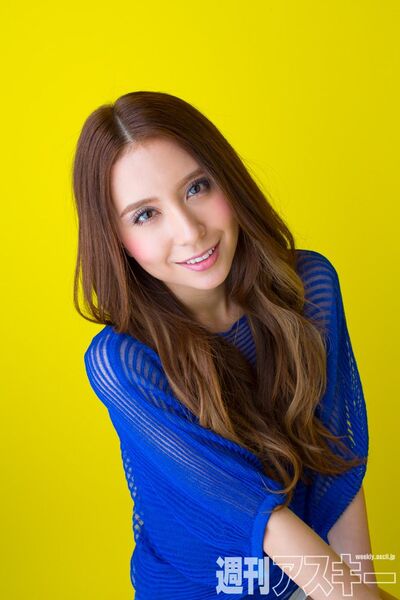 933表紙の人・May J.