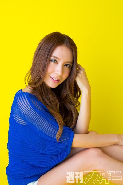 933表紙の人・May J.