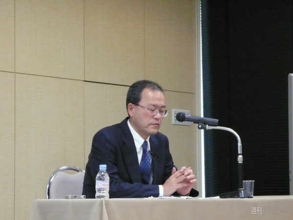 KDDI 田中社長が説明
