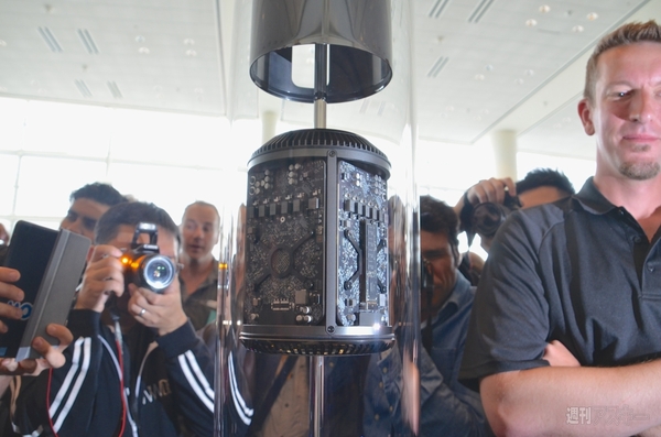 円筒形デザインが特徴のMacPro