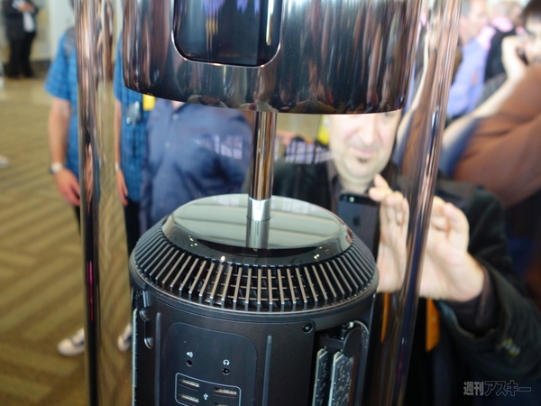 円筒形デザインが特徴のMacPro