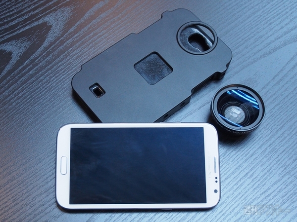 GALAXY Note II対応のレンズ装着ジャケットが登場