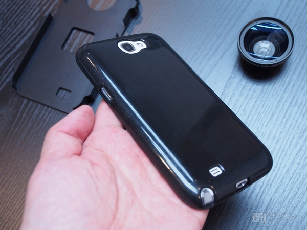 GALAXY Note II対応のレンズ装着ジャケットが登場