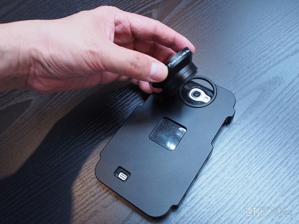 GALAXY Note II対応のレンズ装着ジャケットが登場