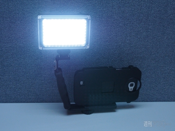 GALAXY Note II対応のレンズ装着ジャケットが登場