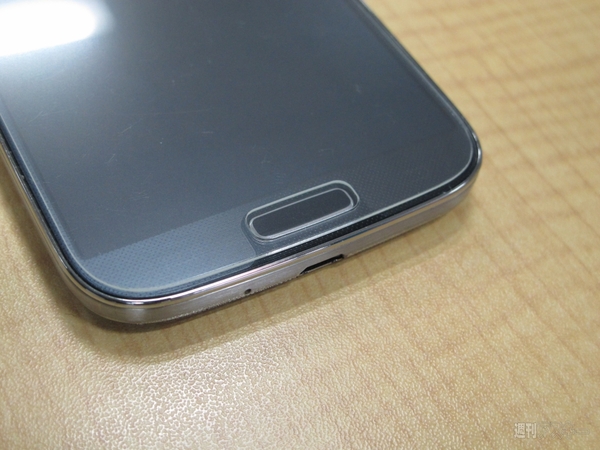 カッターでも傷つかない（？）GALAXY S4用画面保護強化ガラス