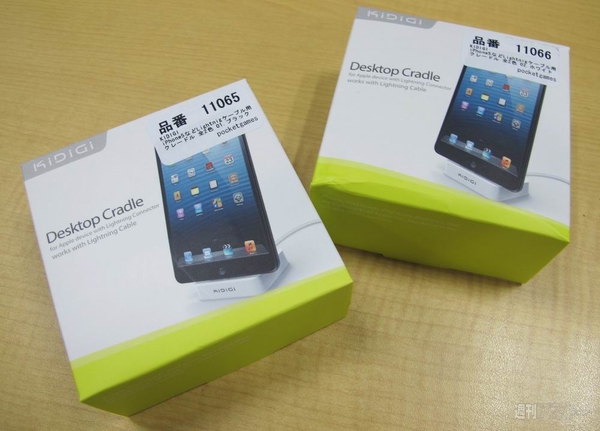 iPhoneからiPadまで充電・同期できる重量級デスクトップクレイドル