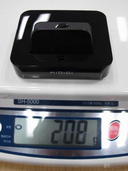 iPhoneからiPadまで充電・同期できる重量級デスクトップクレイドル