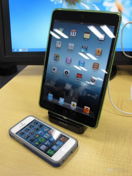 iPhoneからiPadまで充電・同期できる重量級デスクトップクレイドル