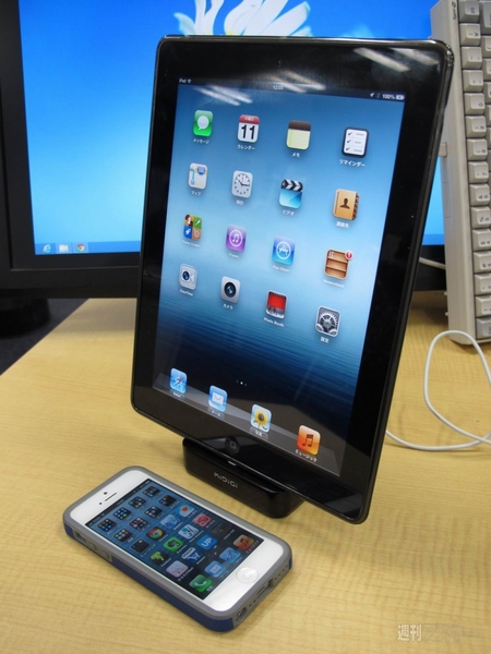 iPhoneからiPadまで充電・同期できる重量級デスクトップクレイドル