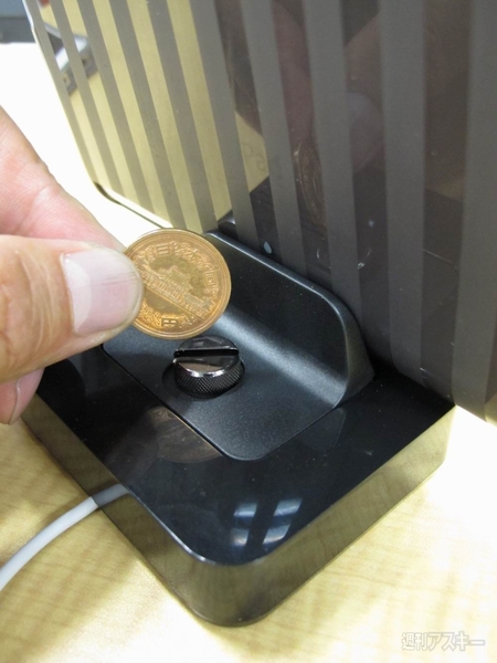 iPhoneからiPadまで充電・同期できる重量級デスクトップクレイドル