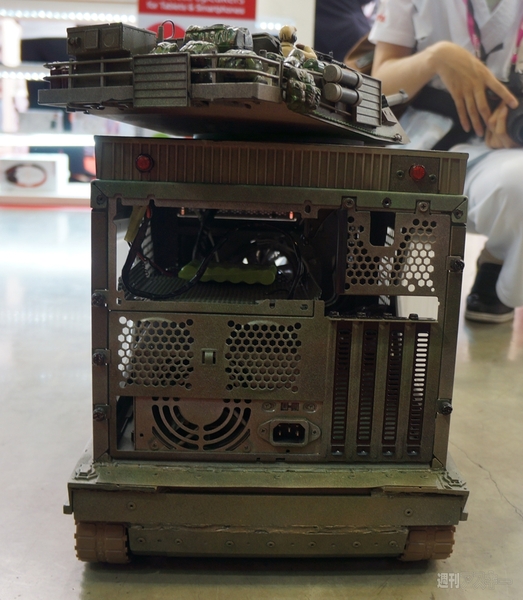 “超個性派”自作パーツ