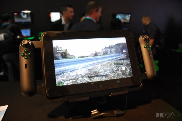 最強ゲーミングタブレット『Razer Edge』発見：E3 2013 - 週刊アスキー