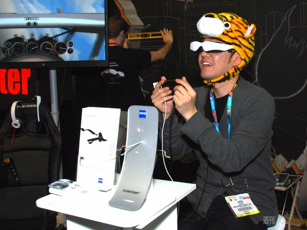 ゲームイベントは“変ガジェット”の宝庫だ：E3 2013