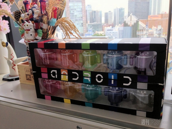 ドロイドくんフィギュアにレインボーバージョン登場