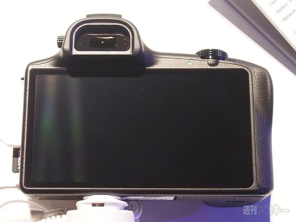本格的ミラーレスカメラにAndroid搭載のGALAXY NX