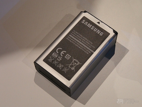 本格的ミラーレスカメラにAndroid搭載のGALAXY NX