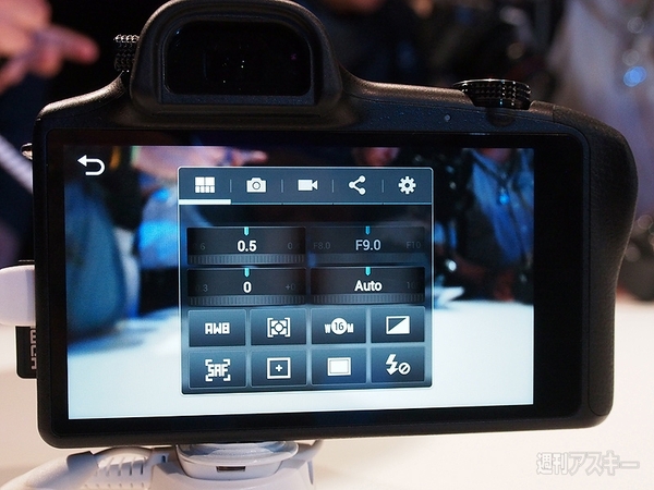 本格的ミラーレスカメラにAndroid搭載のGALAXY NX