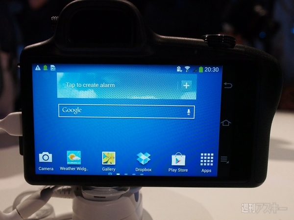 本格的ミラーレスカメラにAndroid搭載のGALAXY NX