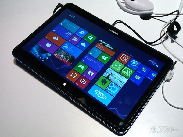 サムスン製デュアルOSノートと世界最軽量タブレットのフォトレビュー