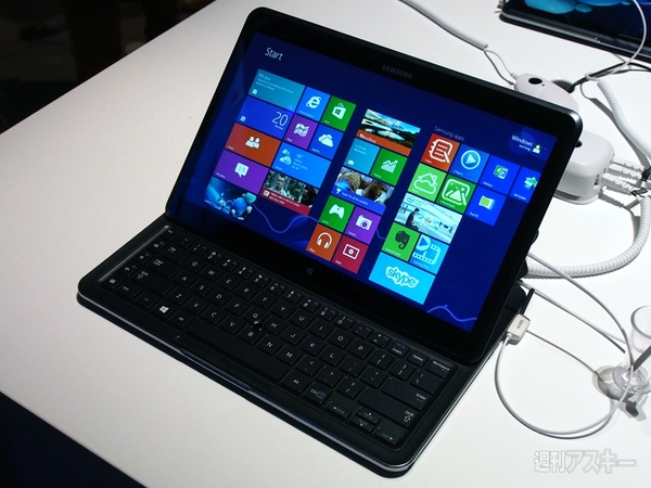 サムスン製デュアルOSノートと世界最軽量タブレットのフォトレビュー