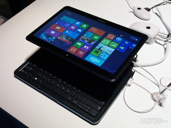 サムスン製デュアルOSノートと世界最軽量タブレットのフォトレビュー