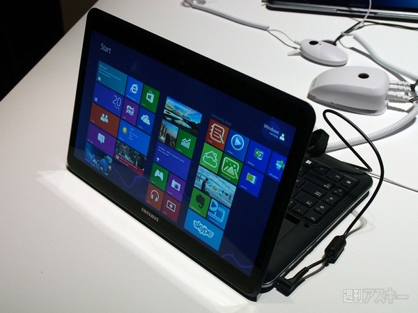 サムスン製デュアルOSノートと世界最軽量タブレットのフォトレビュー