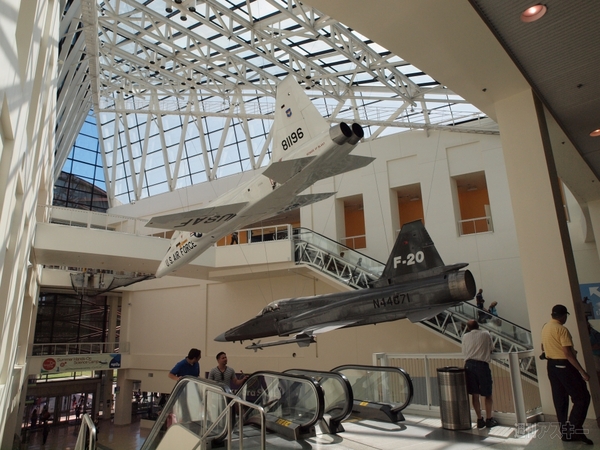 ロサンゼルスで本物のスペースシャトル エンデバーを見てきた！