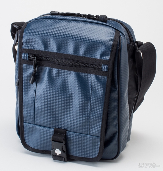 7インチタブを出さずに使えるクリアーポケット搭載ショルダーバッグ