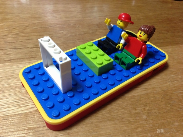 POPな色彩に目線釘付けLEGOのiPhoneケースレビュー