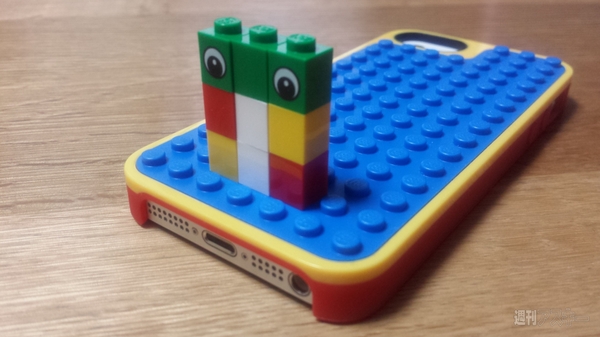 POPな色彩に目線釘付けLEGOのiPhoneケースレビュー