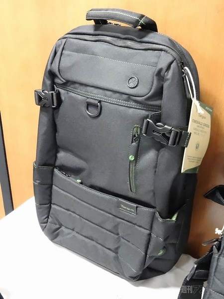 カメラ収納に対応したバッグがターガスから登場