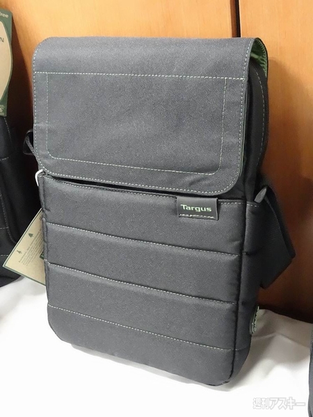 カメラ収納に対応したバッグがターガスから登場