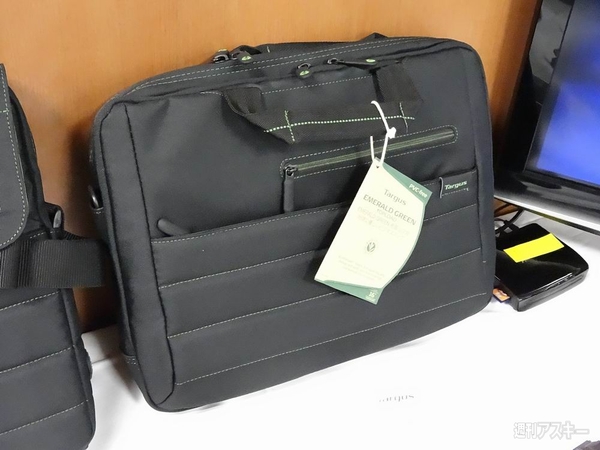 カメラ収納に対応したバッグがターガスから登場