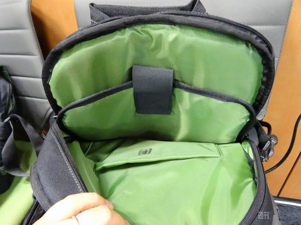 カメラ収納に対応したバッグがターガスから登場