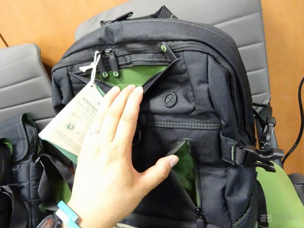 カメラ収納に対応したバッグがターガスから登場