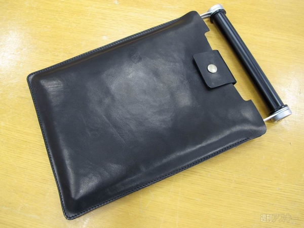 enchantMOON唯一にして至高の本革ケースを試してみた