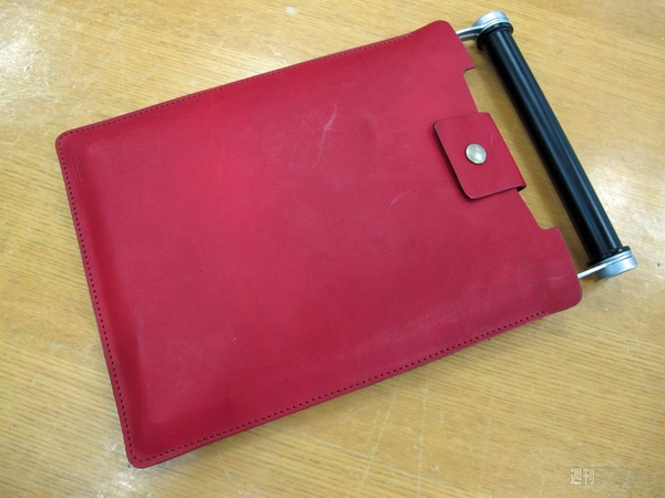 enchantMOON唯一にして至高の本革ケースを試してみた