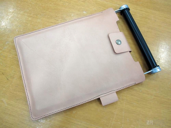 enchantMOON唯一にして至高の本革ケースを試してみた