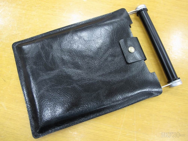 enchantMOON唯一にして至高の本革ケースを試してみた