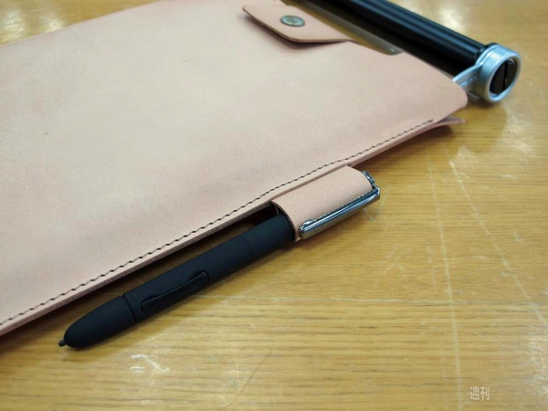 enchantMOON唯一にして至高の本革ケースを試してみた