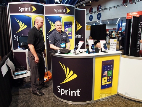 WPC会場でスプリントのWP8端末を発見。ソフトバンクからの発売は？