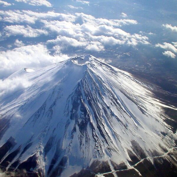 富士山頂なう 富士山の山頂からドコモのlteで高速通信が可能に 週刊アスキー